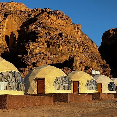 ホテル Wadi Rum Al-Omar エクステリア 写真