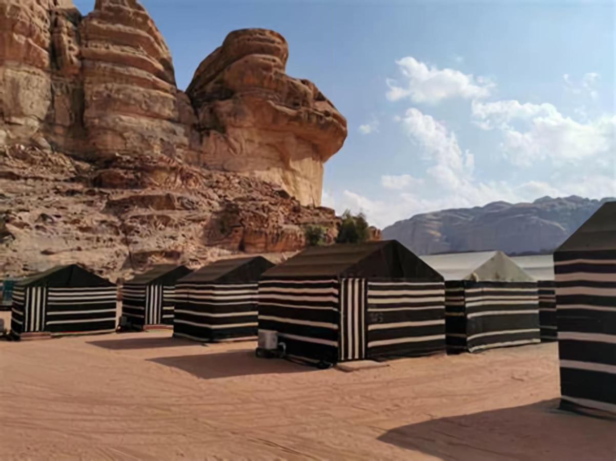 ホテル Wadi Rum Al-Omar エクステリア 写真