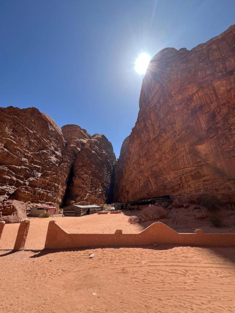 ホテル Wadi Rum Al-Omar エクステリア 写真