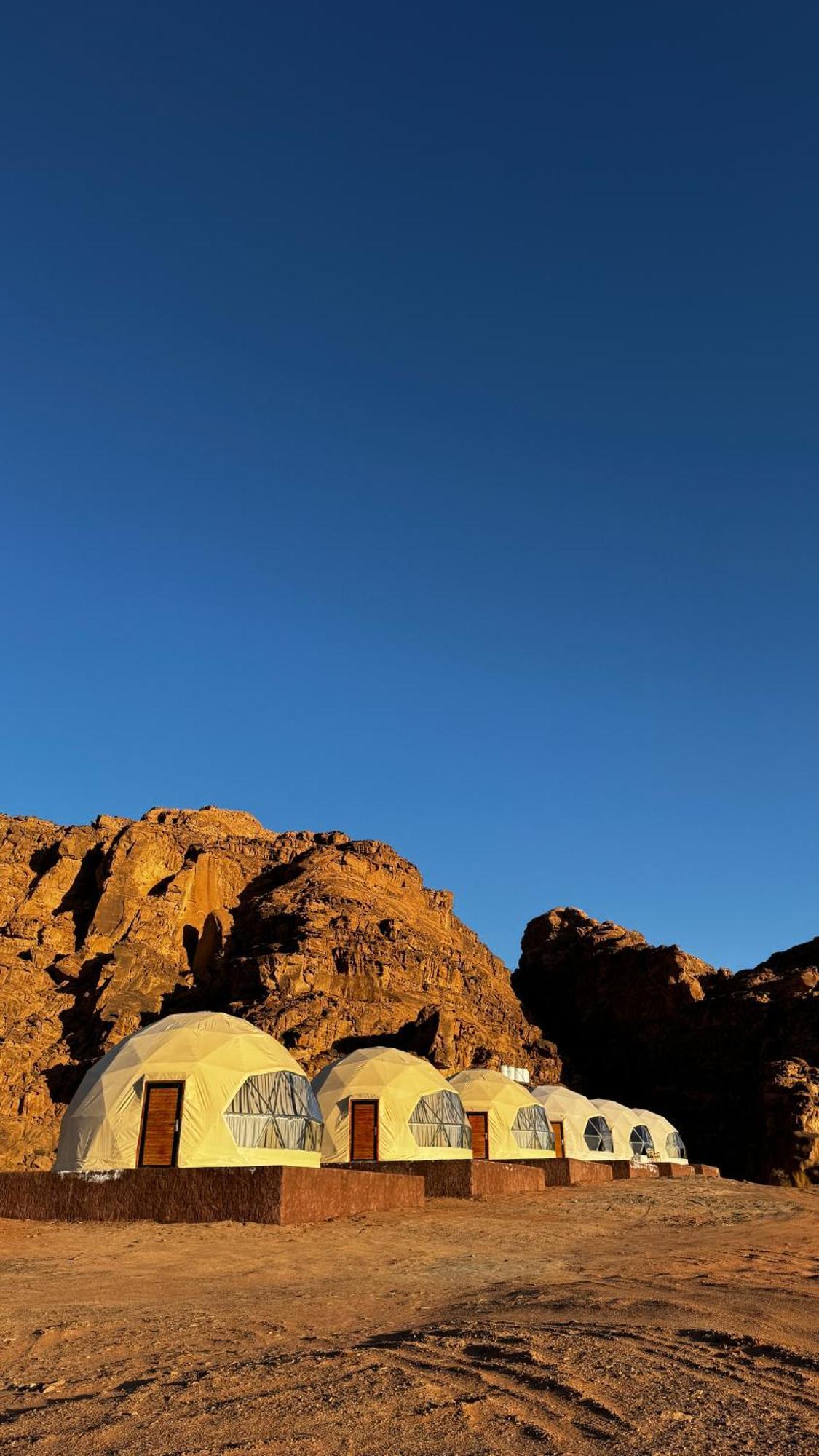 ホテル Wadi Rum Al-Omar エクステリア 写真