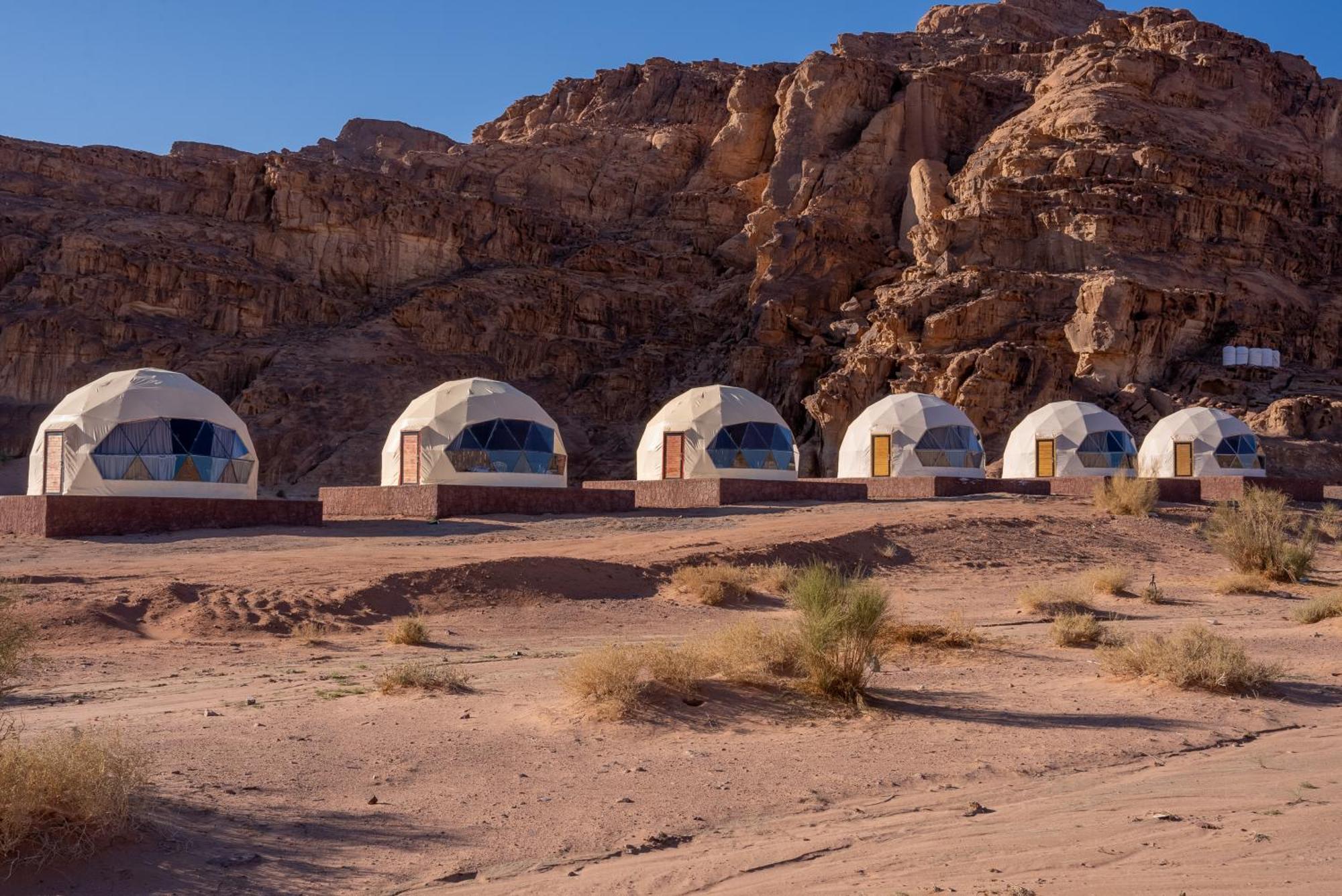 ホテル Wadi Rum Al-Omar エクステリア 写真