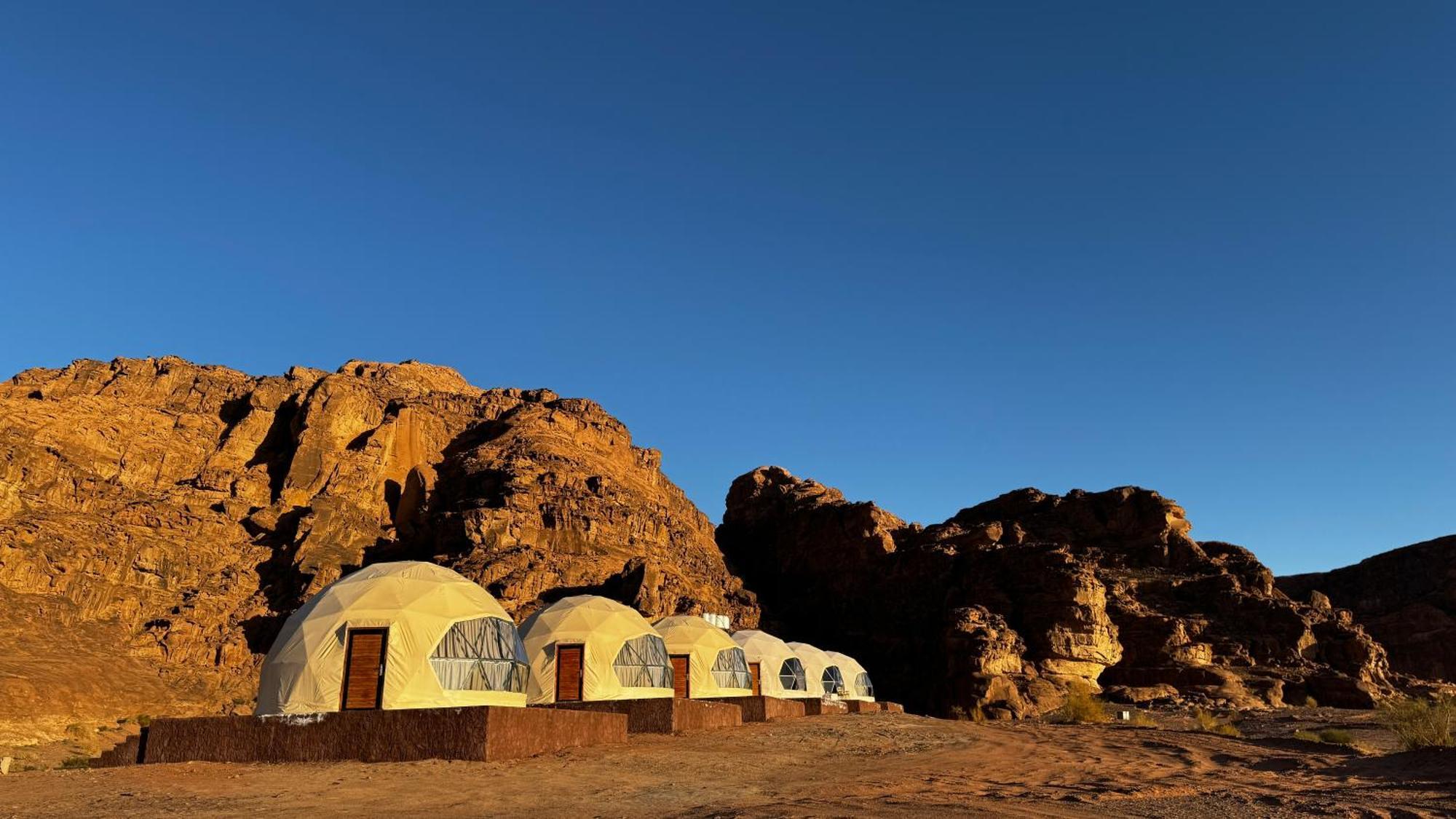 ホテル Wadi Rum Al-Omar エクステリア 写真