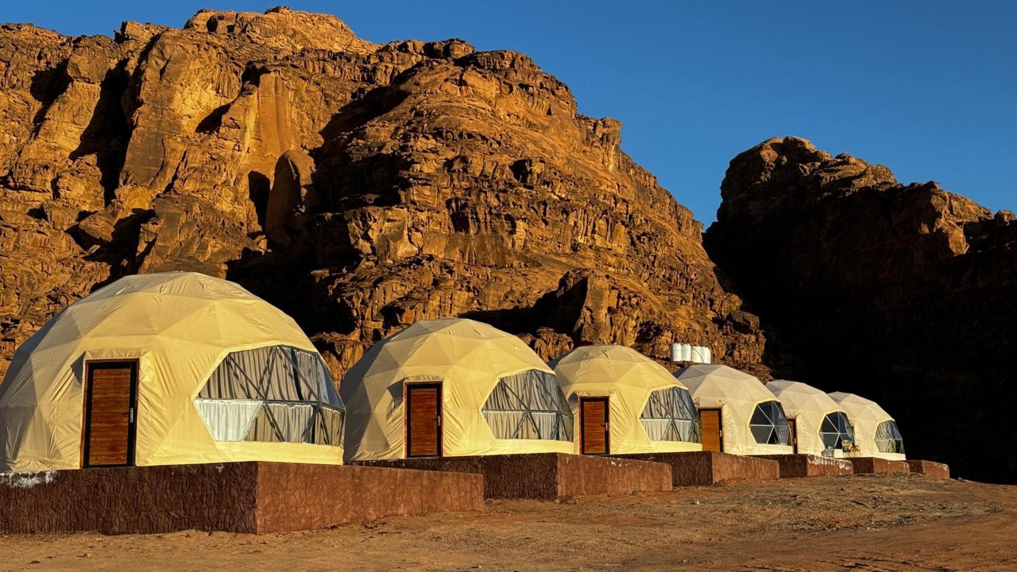 ホテル Wadi Rum Al-Omar エクステリア 写真