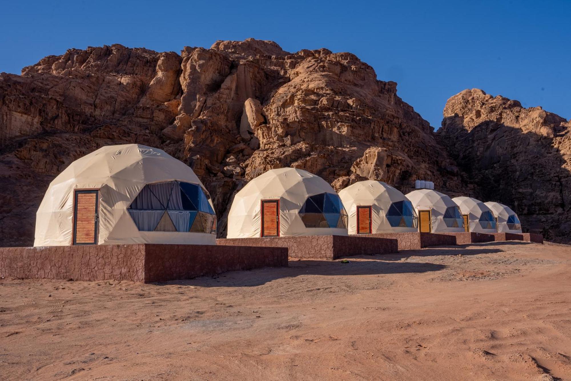 ホテル Wadi Rum Al-Omar エクステリア 写真