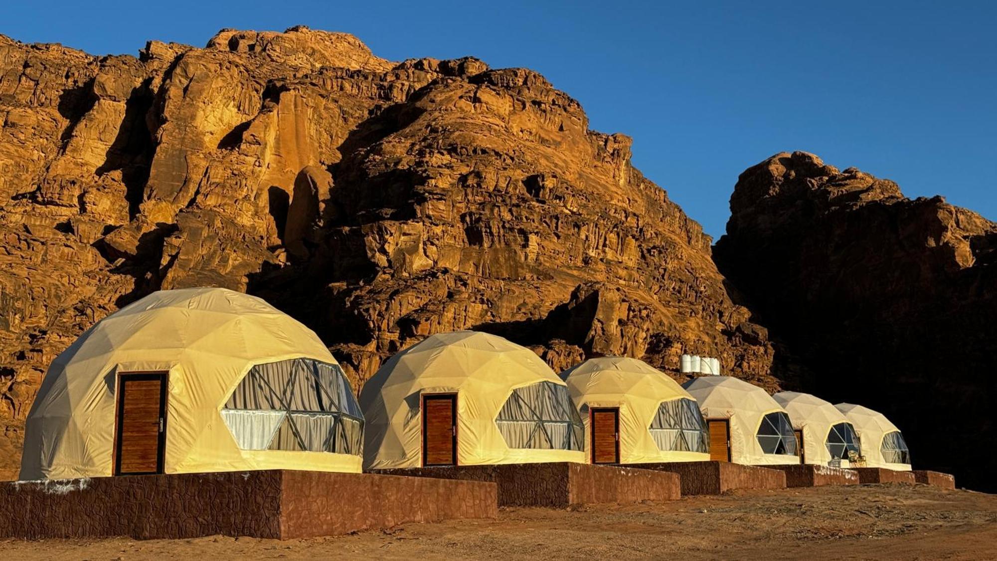 ホテル Wadi Rum Al-Omar エクステリア 写真