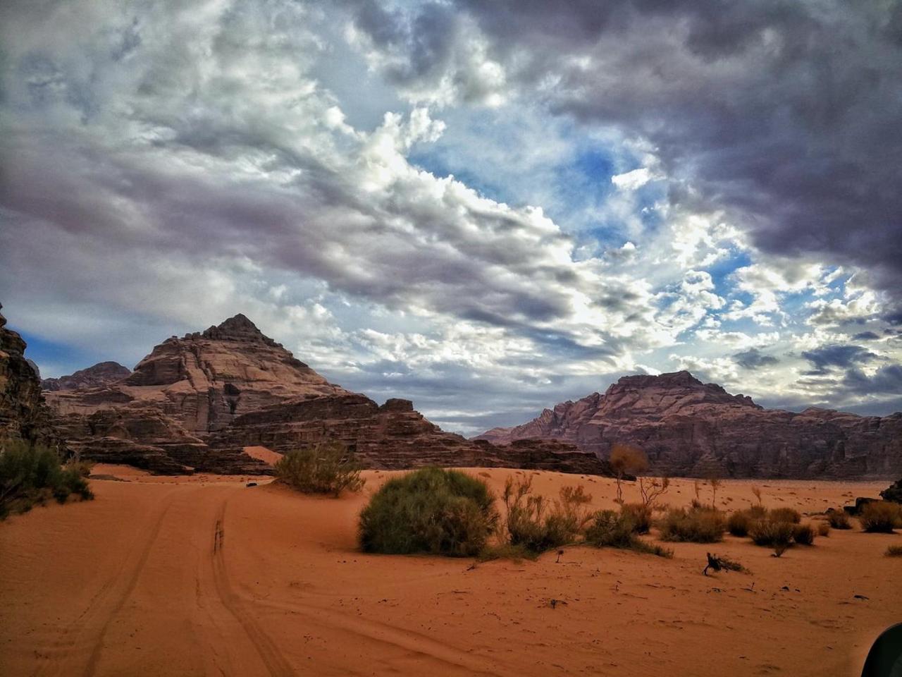 ホテル Wadi Rum Al-Omar エクステリア 写真